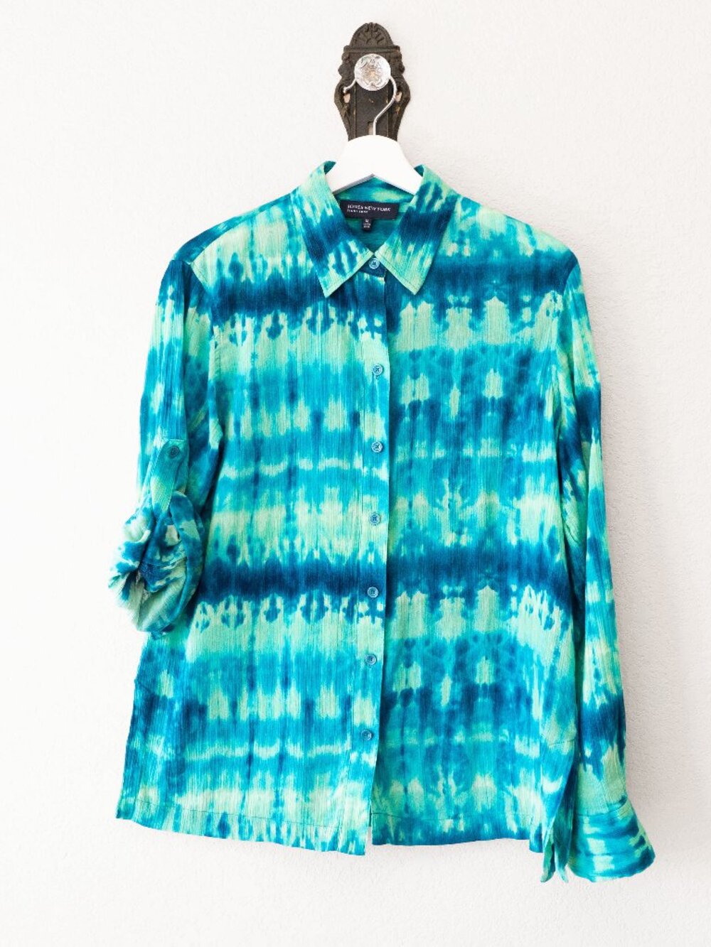 Jones New York Blouse Medium Blue Green Tie Dye Button Up Roll Tab Sleeve Casual